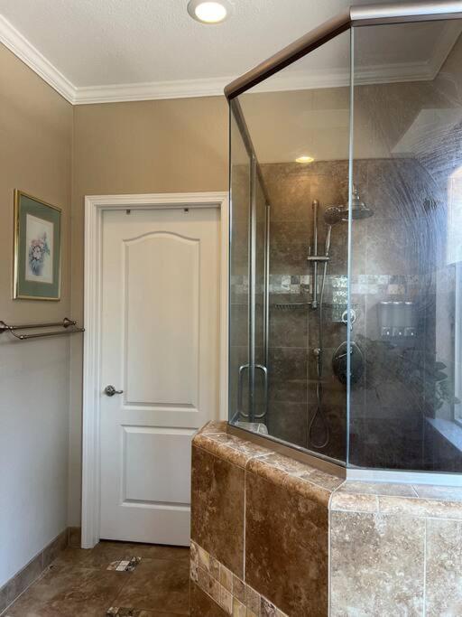 Luxury Half Acre House Holiday home